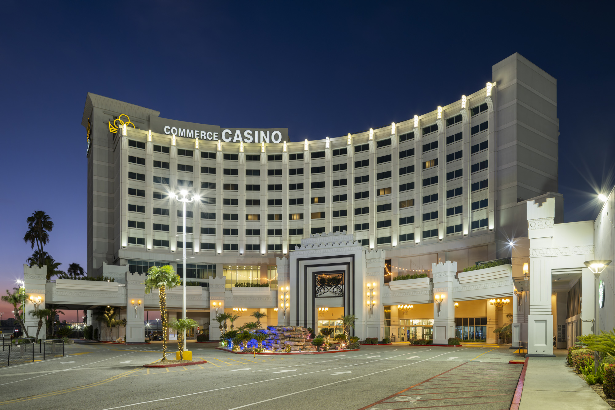 WPT LAPC 2027の会場The Commerce Casino & Hotelの外観